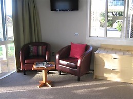 By the Bay Beachfront Apartments