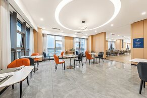 Holiday Inn Express Chongqing Guanyinqiao by IHG