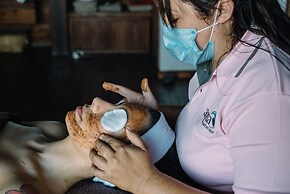 Aqua Oceanfront Hotel Resort