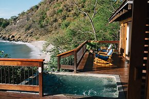 Aqua Oceanfront Hotel Resort