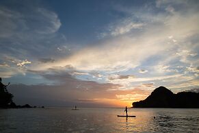 Aqua Oceanfront Hotel Resort