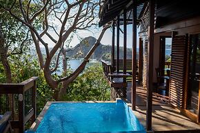 Aqua Oceanfront Hotel Resort