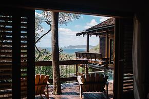 Aqua Oceanfront Hotel Resort