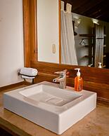 Aqua Oceanfront Hotel Resort