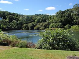 Chalet Inn & Suites Centerport