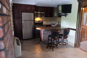 Chalet Inn & Suites Centerport