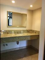 Chalet Inn & Suites Centerport