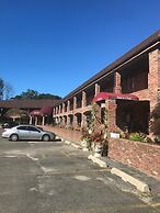 Chalet Inn & Suites Centerport