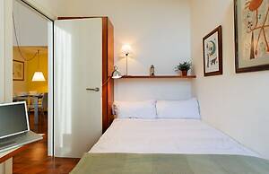 Inside Barcelona Apartments Mercat