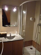 Ad Cyber Hotel