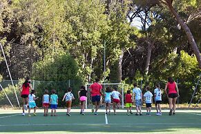 Canado Club Family Village