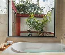 Guilinyi Royal Palace