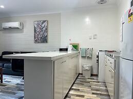 Emu Beach Chalets