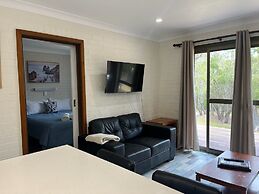 Emu Beach Chalets