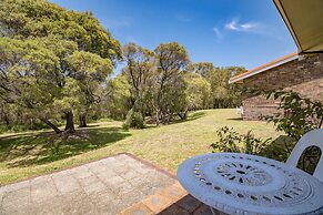 Emu Beach Chalets