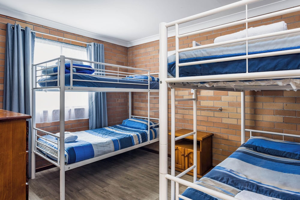Emu Beach Chalets