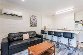 Emu Beach Chalets