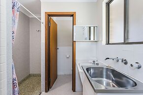 Emu Beach Chalets