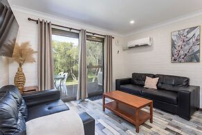 Emu Beach Chalets