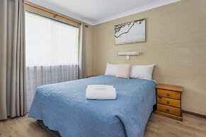 Emu Beach Chalets