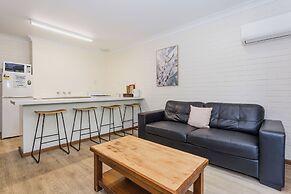 Emu Beach Chalets