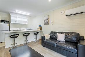 Emu Beach Chalets