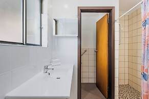 Emu Beach Chalets