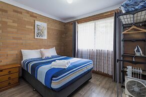 Emu Beach Chalets
