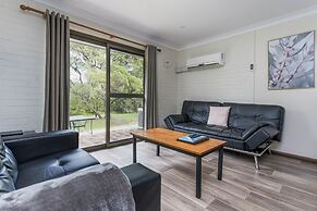 Emu Beach Chalets