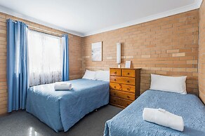 Emu Beach Chalets