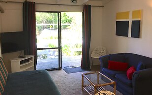 Colonial House Motel