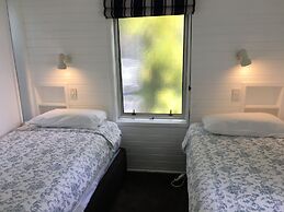 Colonial House Motel