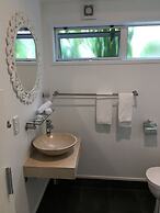 Colonial House Motel