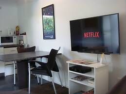 Colonial House Motel