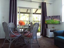 Colonial House Motel