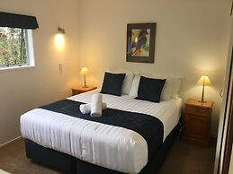 Colonial House Motel