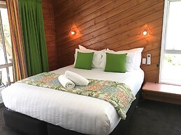 Colonial House Motel