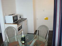 Colonial House Motel