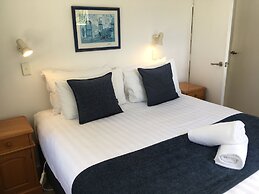 Colonial House Motel