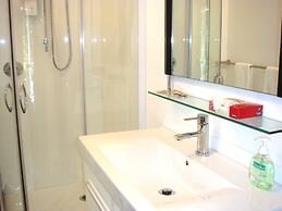 Colonial House Motel