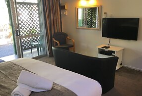 Colonial House Motel