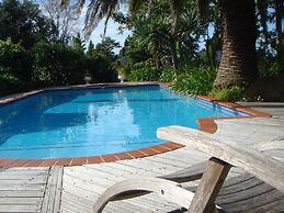 Colonial House Motel