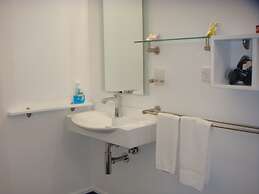 Colonial House Motel