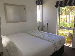 Colonial House Motel