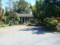 Colonial House Motel