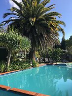 Colonial House Motel