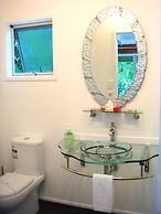 Colonial House Motel