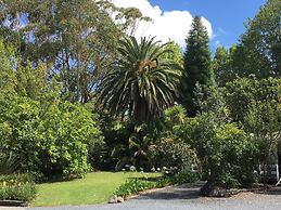 Colonial House Motel