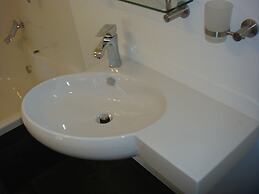 Colonial House Motel