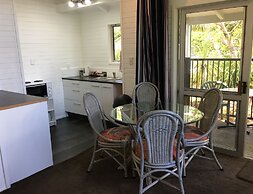 Colonial House Motel